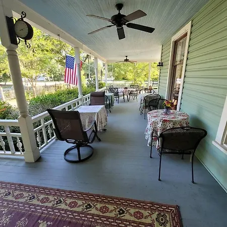 Southern Charm In The Camellia Rose Inn-2